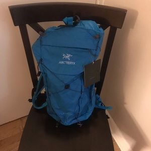 New Arc’teryx Cierzo 18 ultralight backpack, blue